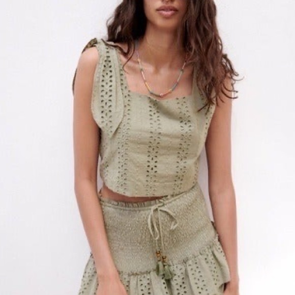 Zara Tops - Zara Green Embroidered Eyelet Cutout Crop Top NWT
